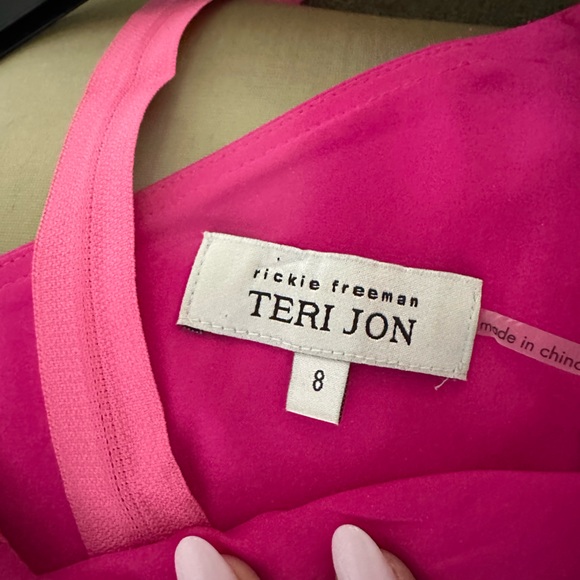 TERI JON GOWN - Picture 5 of 5